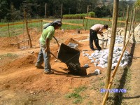 /album/galeria%20de%20fotos%3a%20casa%20da%20esperan%c3%a7a%20-%20comunidade%20trap%c3%aautica/concretagem-dos-pilares-jpg/